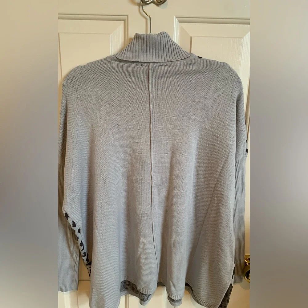 2/&15 NWT Jones New York boxy turtleneck sweater. Size S. Gray animal print. - Picture 3 of 6